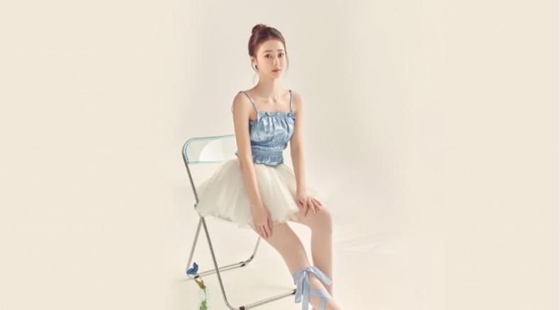 芭蕾舞蹈简单干净美女4k壁纸